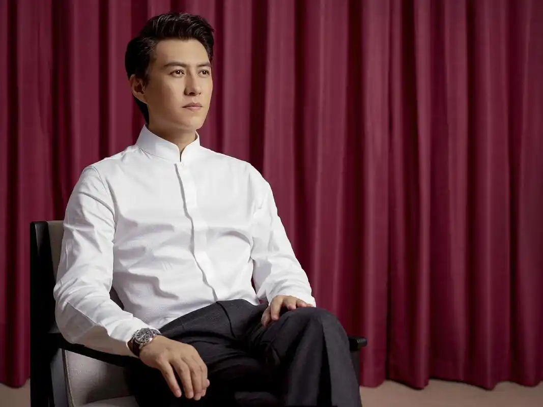 回顾:尖嘴猴腮别硬演富豪角色,10位男星站那就是"人间富贵竹"