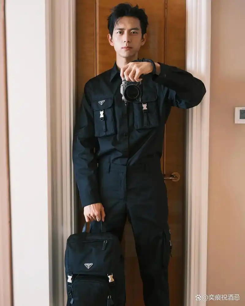 李现ins公开!那抹治愈微笑,灵气眼神暖化我心,根本停不下来!