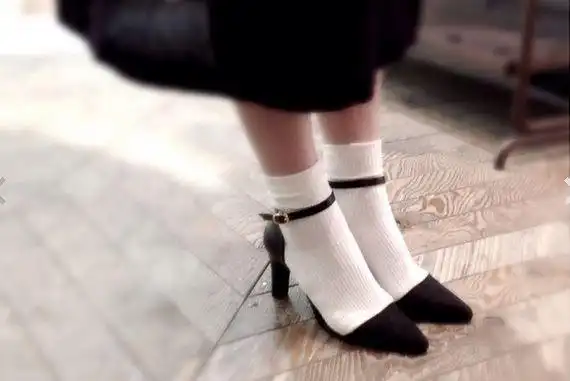 延续春夏的袜子穿搭今年秋天玛丽珍鞋袜子复古