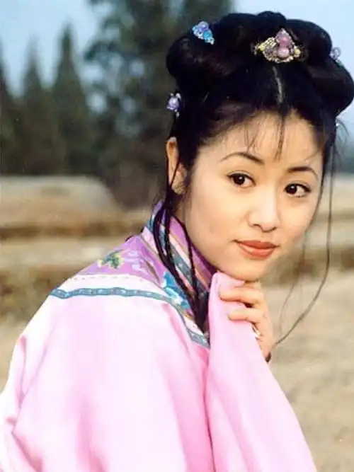 2017年,国内慈善一毛不拔的"富婆"林心如,却给日本豪捐150万