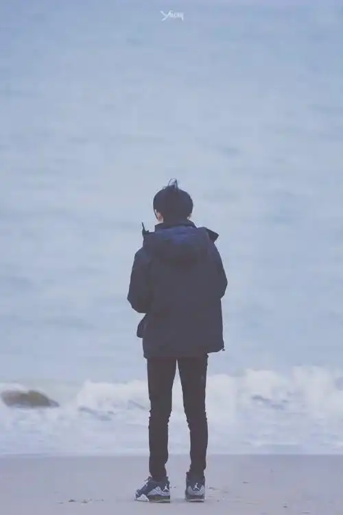 自带男友力的明星#易烊千玺满满安全感的背影杀妥妥的男友力爆棚