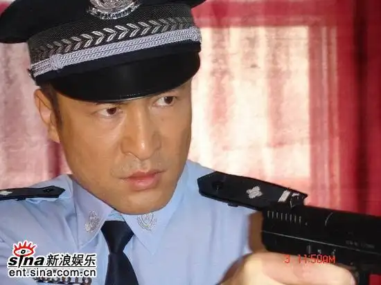 肖荣生上海宣传遭大妈围攻严厉指责其出轨事件