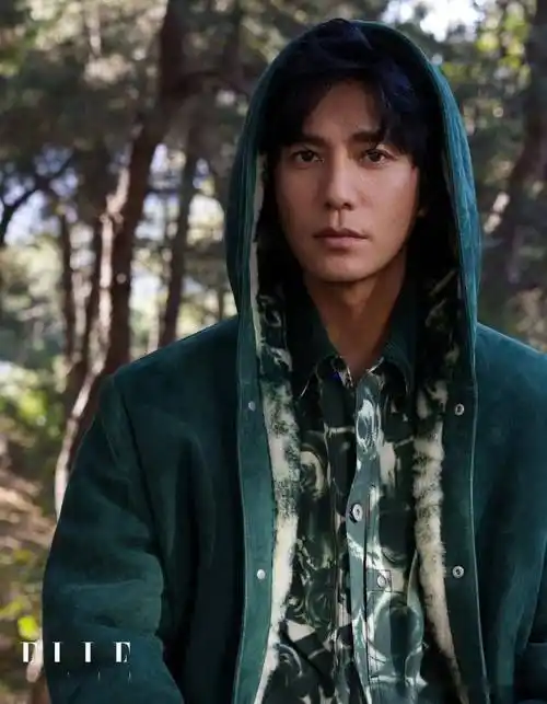 男星陈坤《elle》闭年刊封面大片,文艺绅士帅气深沉有格调