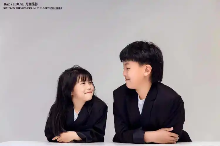 兄妹合照被哥哥宠大的女孩有多幸福