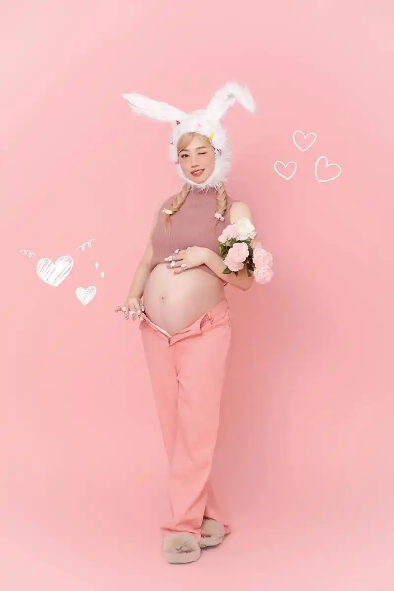 孕妇照带着肚子里的小小宁拍照片