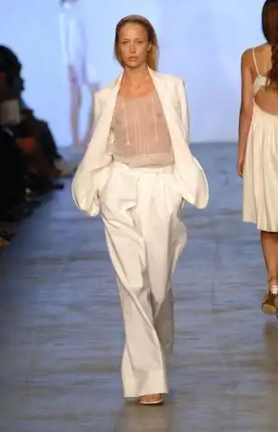 名模走秀透视装