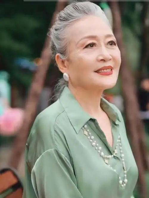 70岁职场奶奶刘明明的励志人生