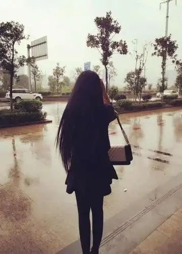 黑长直最直观的感受是背影永远比正面好看