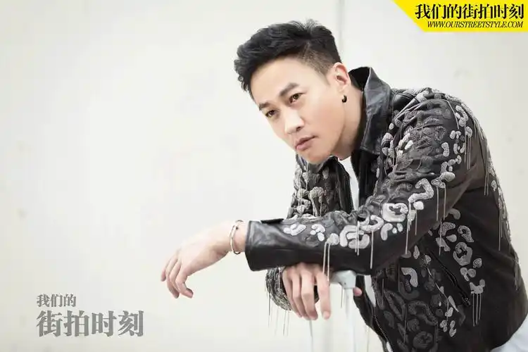 何润东初秋写真展阳光暖男魅力 戏里戏外撩醉少女心