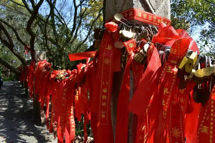 由此总结,如果不打算上索道顶的那边的话,步行游览这