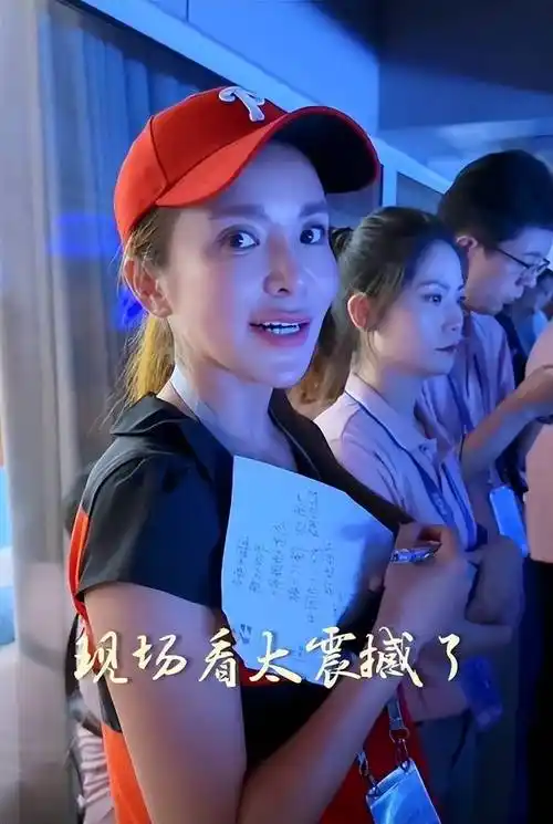 朱迅:变身小迷妹,现场对康辉刘欣在亚运会上的成功播报表达祝贺_杭州