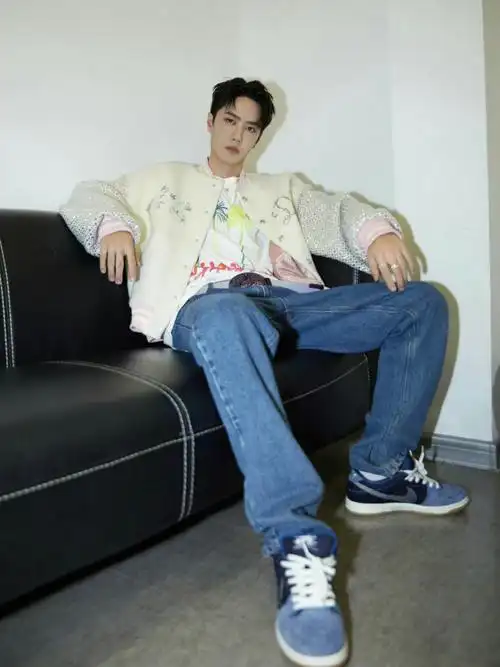 王一博宫廷王子风##王一博#  是宫廷王子,也是霸气大佬!