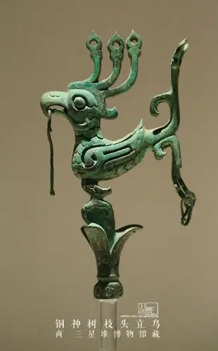 三星堆博物馆 商 铜神树枝头立鸟