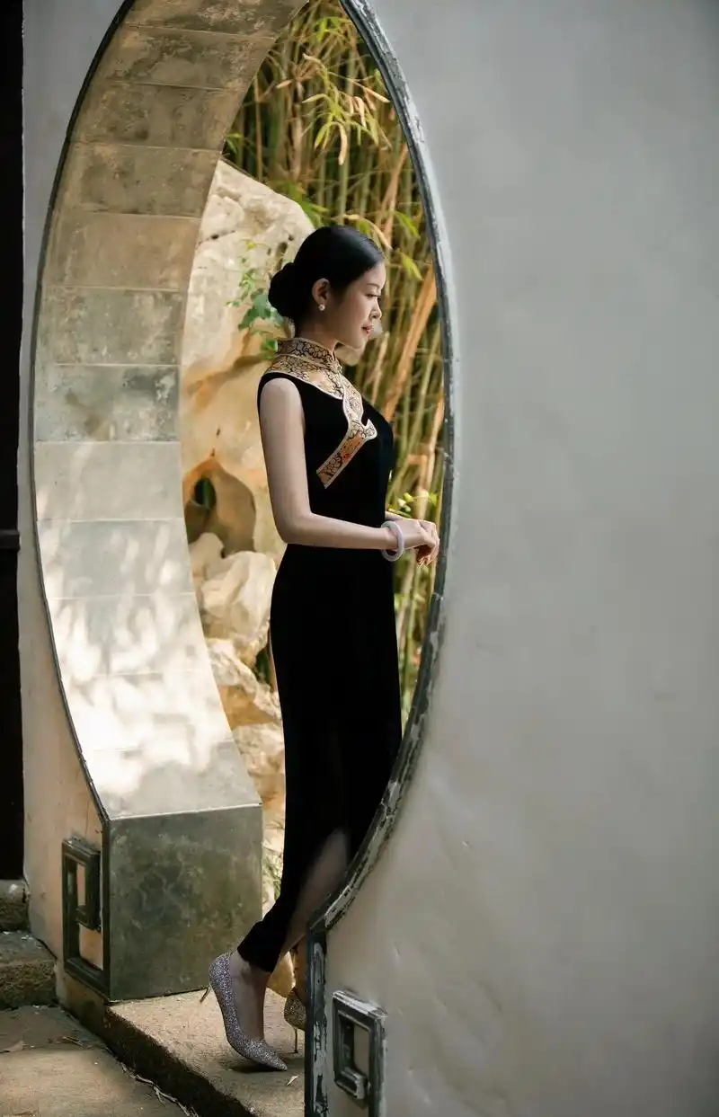 旗袍 #国风古韵 #传统文化 #过了20岁总要带点风情万种 - 抖音