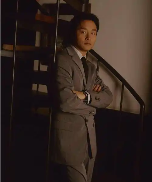 原创张国荣从未曝光的照片国外摄影师公开22年前张国荣写真照