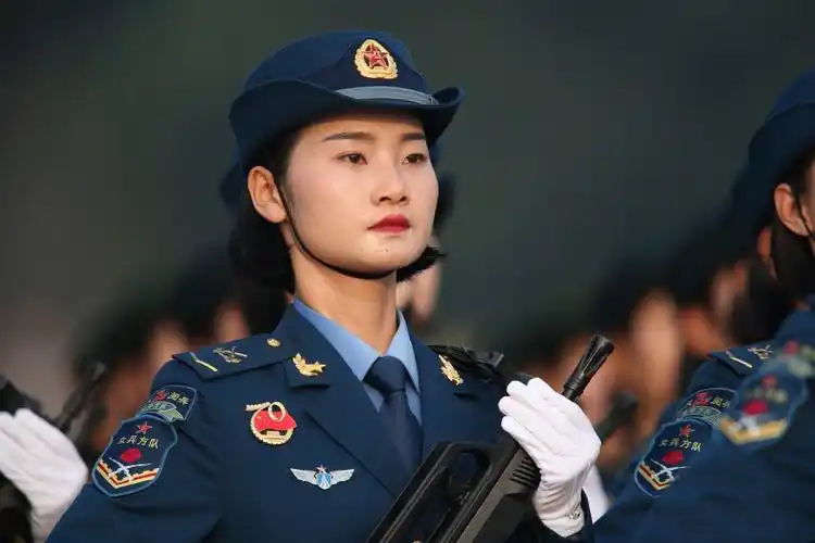 阅兵女兵中国之美向帅气中国女兵致敬