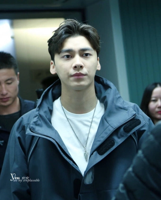 中分 三七 顺毛 都有 帅气的李易峰