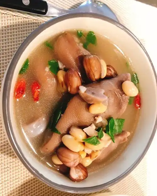 yvonne阳777做的黄豆花生猪脚汤