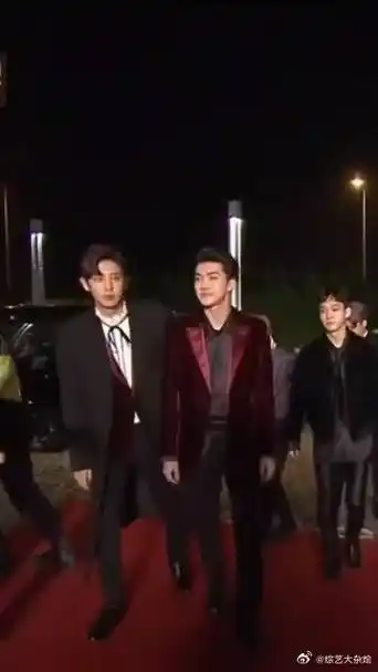 身高一米八,气场两米八|吴世勋|朴灿烈_新浪新闻