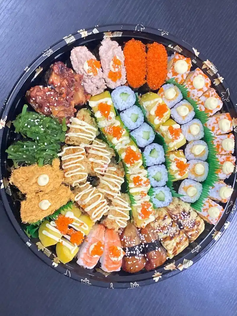 寿司脑袋~喜欢吃寿司朋友集合咯~#寿司拼盘菜谱 #唯有美食可 - 抖音