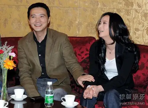 汪俊导演与蒋勤勤后台聊天