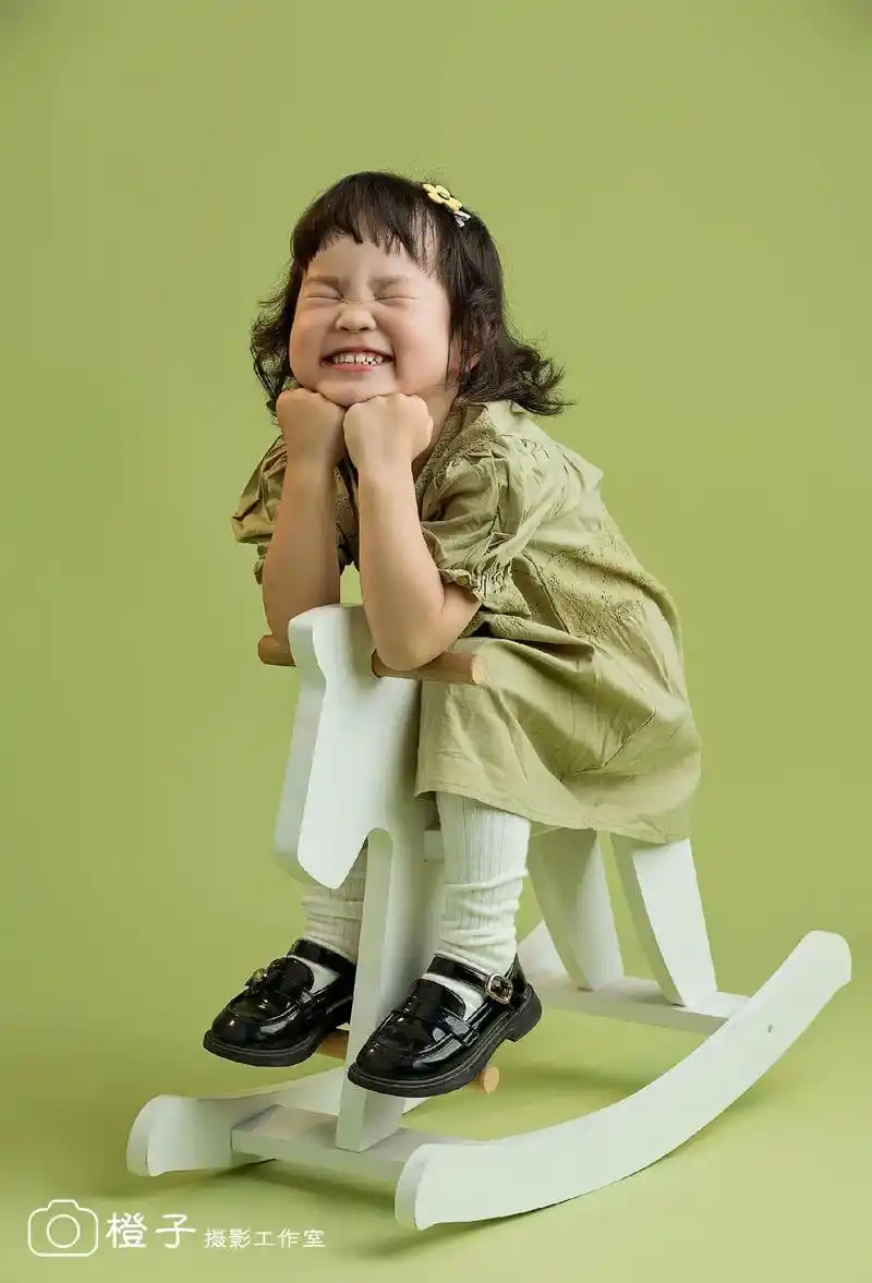 宝宝照.#儿童摄影 #摄影 #超有镜头感的小女孩 #治愈系笑 - 抖音