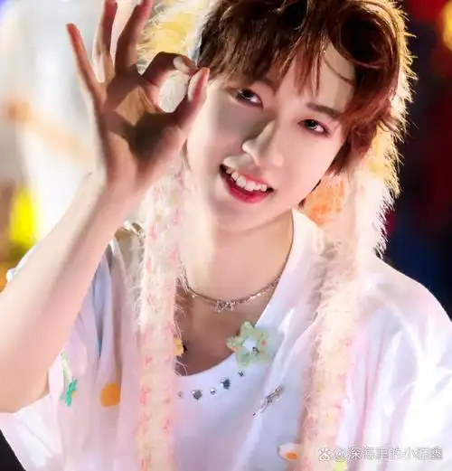 时代少年团贺峻霖#贺峻霖0615生日快乐#  989898生日快乐啊