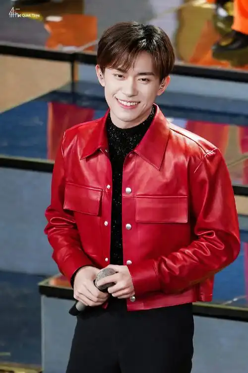 易烊千玺央视牌微笑好甜好可爱    #易烊千玺龙年新春祝福##易烊千玺