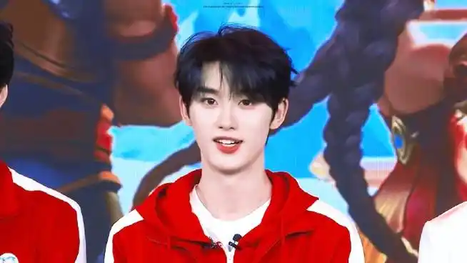 94    ·丁程鑫|电竞男主@时代少年团-丁程鑫    #时代少年团王者