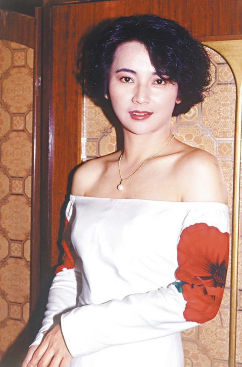 胡慧中,与黑道大哥痴恋二十年,为何最后却嫁给牙科医生?_台湾