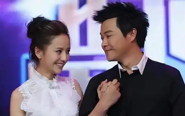 佟丽娅新电影首映礼陈思诚现场发言大扯女权主义黑历史被扒出