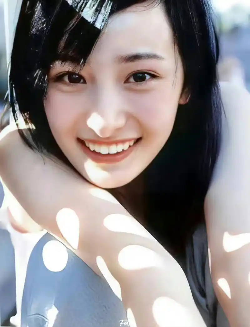 杨幂旧照# 杨幂小年轻旧照,淡妆也很出圈!