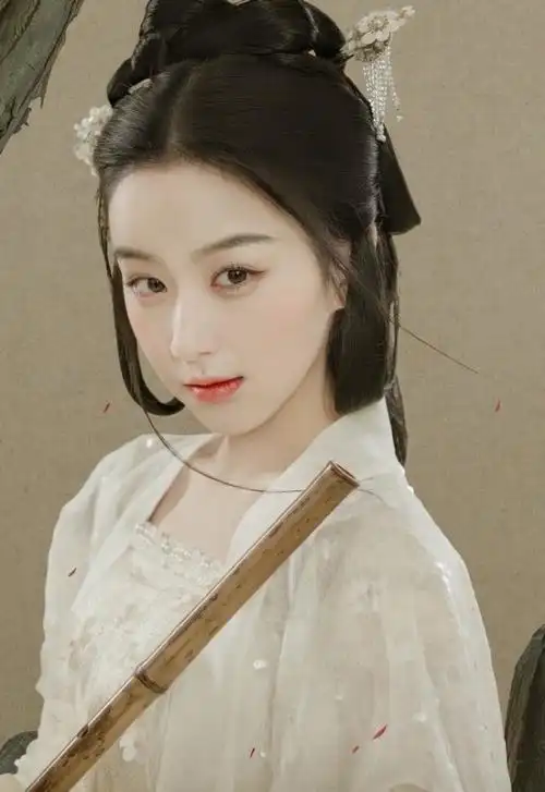 包上恩古装造型冷清小仙女还挖到了她高中时的校服照