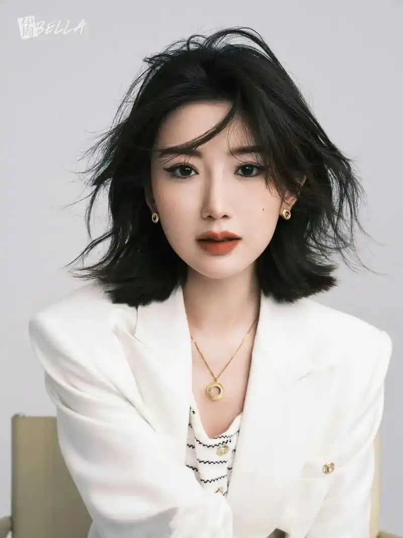 好有魅力的毛晓彤#时尚杂志封面 #御姐范儿 #毛晓彤 - 抖音