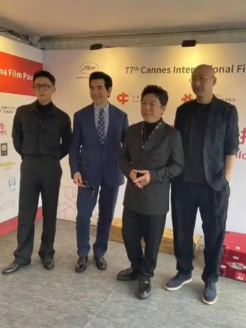 喜剧感拉满:黄渤问费翔身高后逃走了