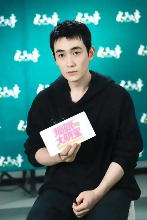 #朱一龙扣错手了##朱一龙央视春晚##谭爷爷给朱一龙的