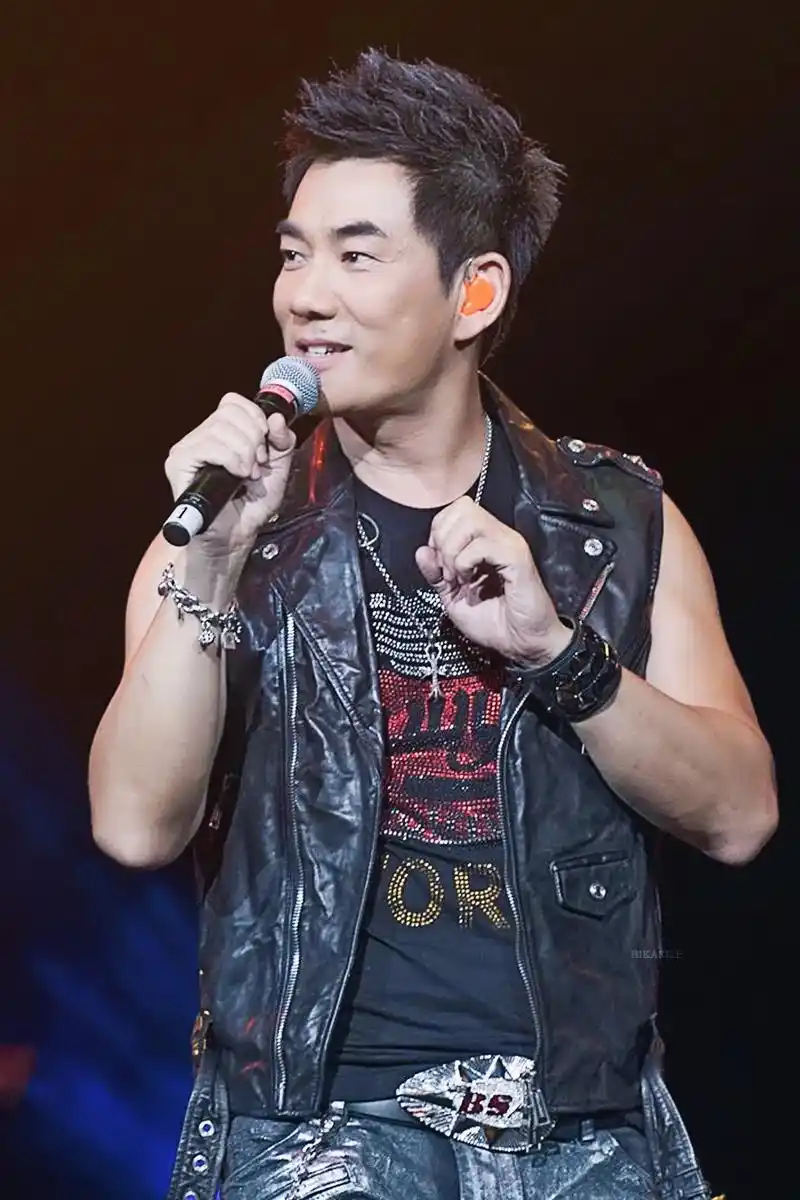 任贤齐2023武汉演唱会 #这是谁的男朋友 #一代人的青春 - 抖音