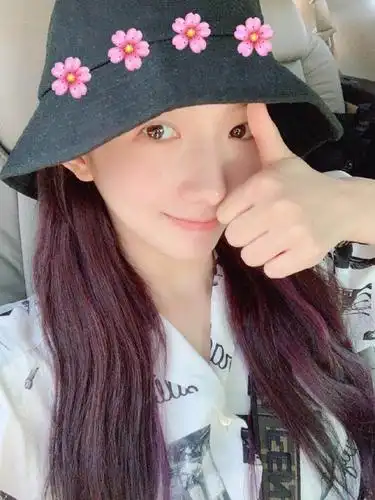 真正素颜穿搭的孟美岐,大多数人见不到,像变了个人