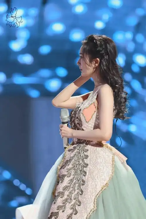 杨幂超话ym#杨幂祝每个人都找到属于自己的小幸运#2021.12.