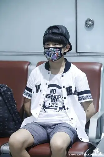 易烊千玺重庆出发 北京抵达