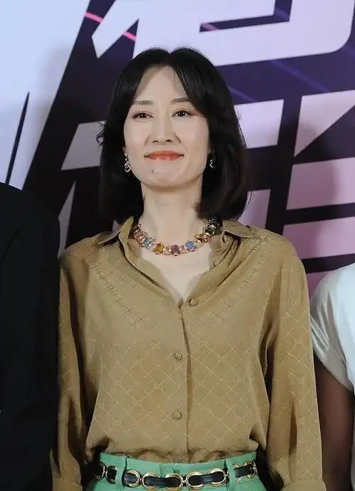 刘敏涛宋佳同框出镜穿衣风格大不相同看着不像只差四岁