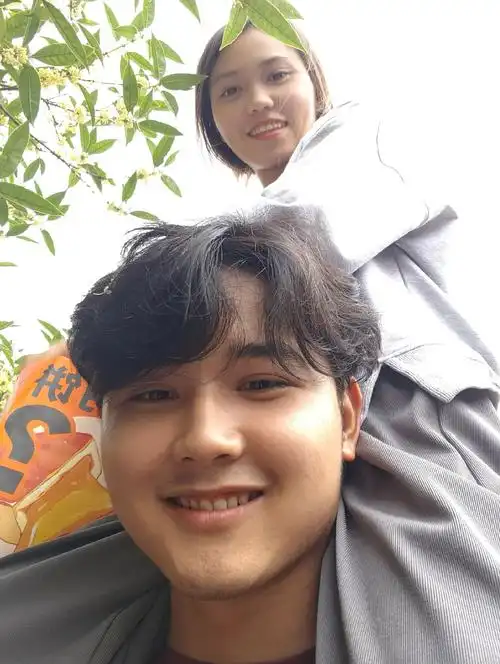 9499与0690#治愈系笑容 #合照 #情侣日常 - 抖音