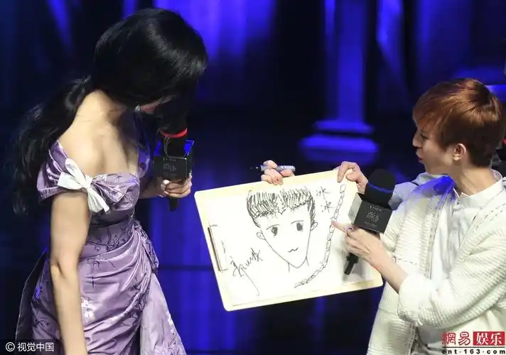 春光乍泄范冰冰发布会上俯身秀乳沟