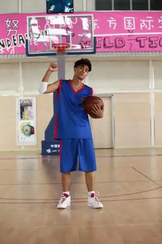 袁成杰《歌舞青春》与郭德纲父子对决(组图)