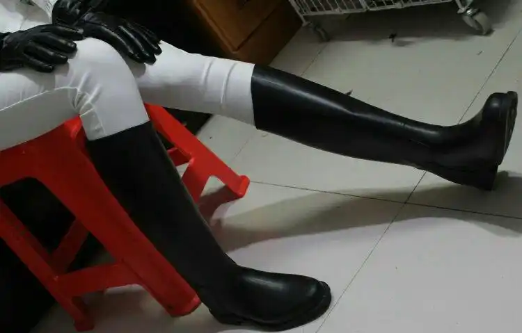 和老公拍婚纱照,照相师要来个马术场景.穿马术裤和这靴子行不行