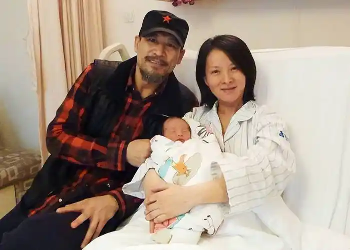 演员谢兰:和丈夫坚持丁克12年愁坏婆婆,41岁意外得子全家乐开怀_石