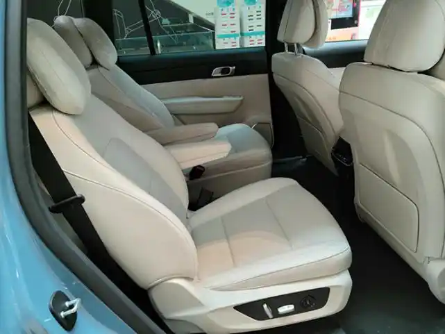 实拍2021款理想one,六座舒适性有提升,油箱变大续航达890km_腾讯网