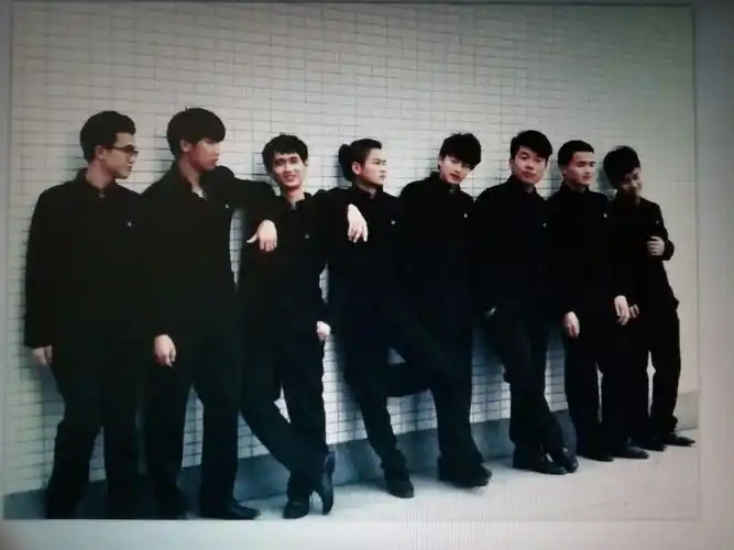 一群小帅哥,团结就是力量,集体是大家庭