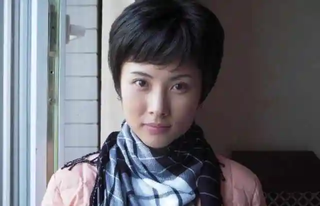 据了解,刀郎曾经有过两段婚姻,前妻名叫杨娜是一位歌舞团中的一名演员