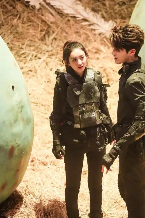 赵丽颖吴亦凡大秀姐弟情 深情对唱还要抱抱(图)